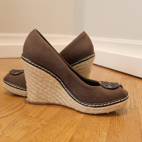 TORY BURCH brown wedge shoes 10 peep hole espadrille canvas vacation boho logo - Picture 9 of 11
